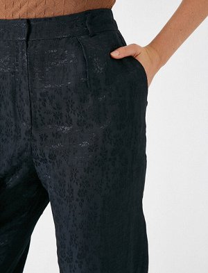 брюки Материал: %100 вискоз Параметры модели: рост: 179 cm, грудь: 80, талия: 64, бедра: 90 Надет размер: 36
