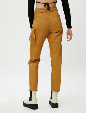 брюки Материал: %100 Хлопок Параметры модели: рост: 178 cm, грудь: 86, талия: 60, бедра: 90 Надет размер: 36