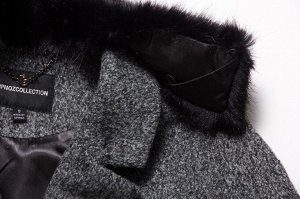Пальто Демисезонное пальто с меховым воротником. Меховой воротник – один из трендов в новом сезоне. Такое пальто может позволить себе женщина с любой фигурой, независимо от возраста. Изделие прямого с