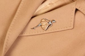 Пальто Женское драповое пальто станет капелькой шика, подчеркивающей Ваш безупречный вкус!
Такое женские пальто – идеальный вариант для современной горожанки, которая следит за своей внешностью и стре