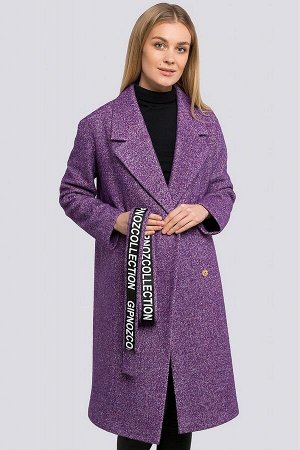 Пальто Среди модных пальто 2021-2022 представлены двубортные пальто с широкими краями воротника, что выглядит очень стильно и оригинально. Данное пальто - с опущенными плечами, что делает силуэт более