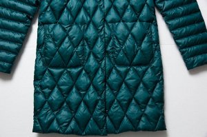 Пальто В наступающем сезоне лидирующие позиции занимает стеганое пальто. Отличительной особенностью стеганых моделей пальто является простроченный материал в виде небольших квадратов или ромбов. Мы пр