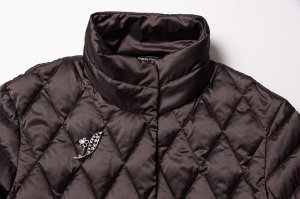 Пальто В наступающем сезоне лидирующие позиции занимает стеганое пальто. Отличительной особенностью стеганых моделей пальто является простроченный материал в виде небольших квадратов или ромбов. Мы пр