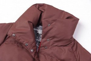 Куртка Короткая куртка, представленная в новых коллекциях, станет отличным дополнением, а в некоторых случаях и изюминкой, образа. Если вы хотите разбавить серые будни, выбирайте куртку более жизнерад