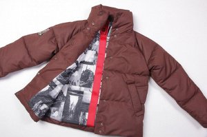 Куртка Короткая куртка, представленная в новых коллекциях, станет отличным дополнением, а в некоторых случаях и изюминкой, образа. Если вы хотите разбавить серые будни, выбирайте куртку более жизнерад