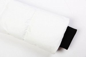 Куртка Женские куртки с мехом – это не только модное приобретение, но и залог практичности, комфорта, безукоризненного образа. Фигурный низ и слегка расклешенные рукава с трикотажными манжетами являют