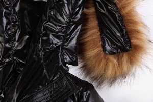 Куртка Женские куртки с мехом – это не только модное приобретение, но и залог практичности, комфорта, безукоризненного образа. Фигурный низ и слегка расклешенные рукава с трикотажными манжетами являют