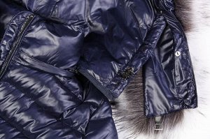 Пальто Стеганое пальто с воротником-стойка идеально подходит для тех, кто не очень любит шарфы. Такая модель не только прекрасно защищает шею от холода, но и кардинально преображает образ, делая его с