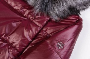 Пальто Удобное, практичное пальто силуэта овал поможет вам долгой морозной зимой чувствовать себя комфортно! Центральная застежка на молнии с цельной планкой и потайные кнопки. На капюшоне искусственн