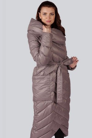 Пальто Если вам необходимо выбрать теплую и элегантную верхнюю одежду для зимы или холодной осени, стоит обратить внимание на длинные красивые женские пальто. Преимуществом такого варианта является то