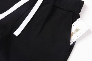 Костюм Легкая ветровка-анорак сочных расцветок, дополненная белыми акцентами-прекрасная альтернатива спортивной олимпийке. Легкая, свободная, комфортная вещь с центральным функциональным карманом. У и