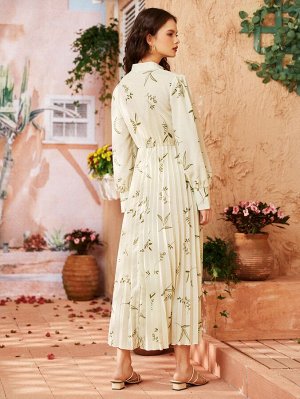 Плиссированное платье с воротником-бантом и принтом растений без пояса