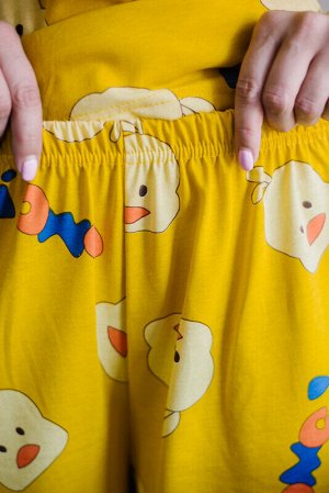 Пижама Ткань: Кулирка (100% хлопок)
Цвет: Желтый
Год: 2021
Страна: Россия
Женский костюм: футболка с коротким рукавом и шорты на резинке.
42 размер: длина по спинке – 65 см, длина рукава – 18 см, ПОг 
