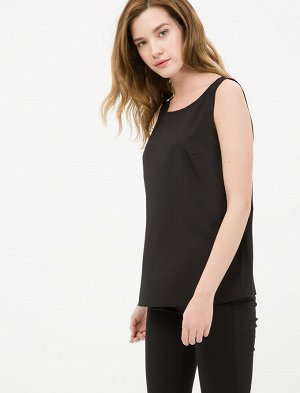 Майка Material:

100% Polyester

Model Size Information:

Height: 175 cm, Breast: 84, Waist: 60, Hip: 89
Model Size: 36