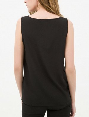 Майка Material:

100% Polyester

Model Size Information:

Height: 175 cm, Breast: 84, Waist: 60, Hip: 89
Model Size: 36