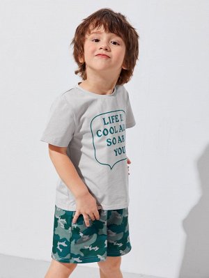 SHEIN Футболка с текстовым принтом и шорты с камуфляжным принтом для мальчиков