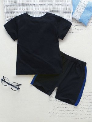 Контрастная футболка и шорты с текстовым принтом для мальчиков