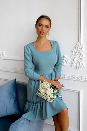 Платье Шикарная модель платья выпонено в нежном оттенке синего цвета ! Создаст прекрасное настроение и позволит выделится из толпы.Модель с расклешенной юбкой и широким воланом на резинке, которая дро