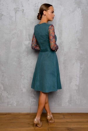 Платье Замшевое платье очень удобное в носке.
Ткань приятная на ощупь, изумрудного цвета.
Универсальный фасон, модель подойдет на любую фигуру, сохранит строгость и подчеркнет изящность, что особенно 
