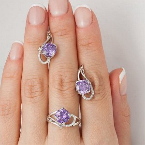Серебряное кольцо с фианитом фиолетового цвета 053