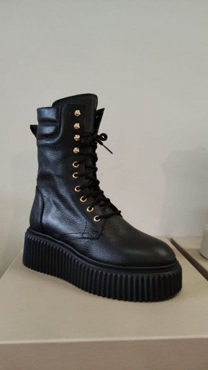 Ботинки, Италия
