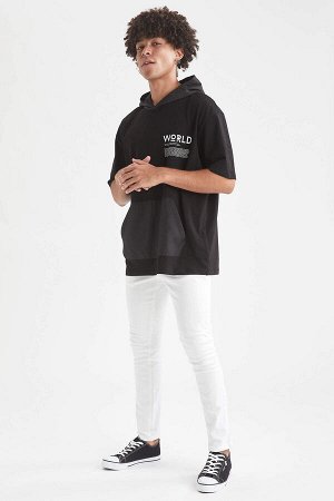 Хлопковая футболка с короткими рукавами и принтом с надписью Oversize Fit с капюшоном и надписью