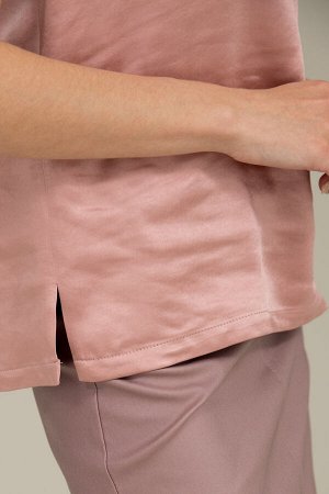 Топ 60529 95% полиэстер, 5% эластан  Цвет  розовый  Нарядный топ из блузочной ткани с лёгким крэш эффектом и благородным блеском. Свободный силуэт, с небольшими разрезами в боковых швах. Круглый вырез