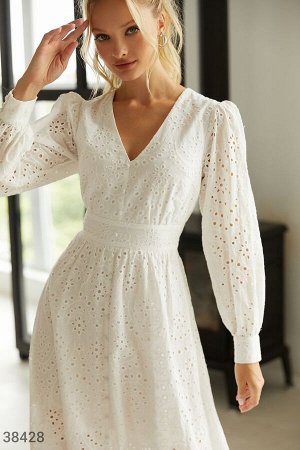 Белое платье из натурального хлопка