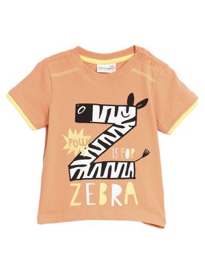 Футболка Яркая футболка для мальчика. На плечике кнопки-застежки. Модный дизайн с большим принтом. Надпись "Pow is for zebra". На спине спрятался еще один принт с зеброй супер-героем. Благодаря натура