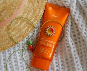 Солнцезащитный крем с экстрактом алоэ и витамином Ekel   Sun Block SPF50/PA+++