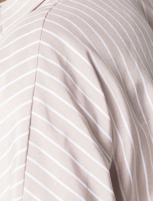 Свободная блузка из летящей ткани с цельнокроеным рукавом