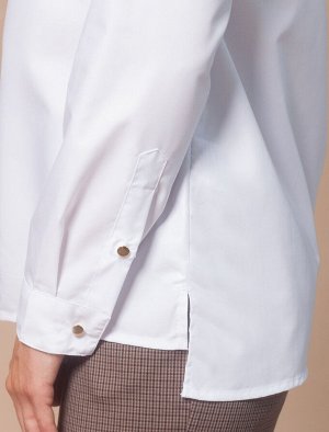 Базовая белая блузка из тонкой смесовой ткани.