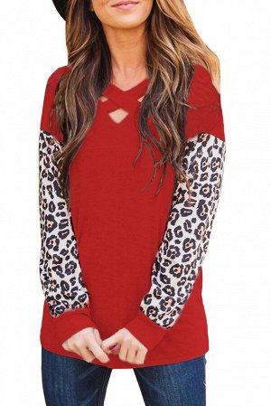 Красная блузка с перекрестным V-образным вырезом и рукавами с леопардовым принтом
