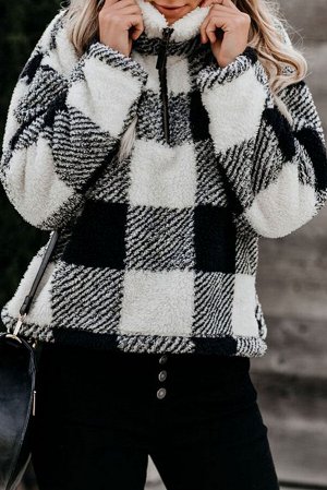 Черно-белый клетчатый пуловер с высоким воротником на молнии