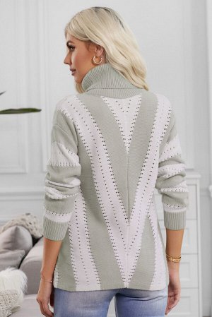 Серо-белый полосатый свитер-водолазка