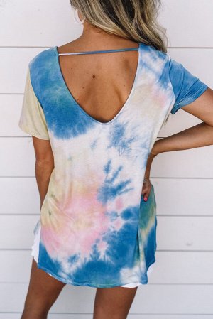Разноцветная блуза с красочным принтом и V-образным клетчатым вырезом
