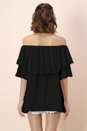 Черная блузка с открытыми плечами и широким воланом сверху