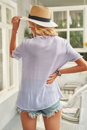 Фиолетовая кружевная блуза с короткими рукавами и оборками
