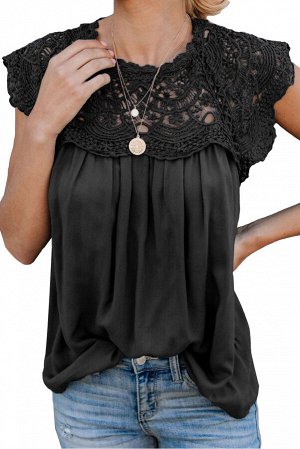 Черная свободная блуза с кружевными короткими рукавами и кокеткой