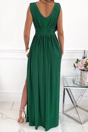 Зеленое вечернее платье с высокой талией и боковым разрезом