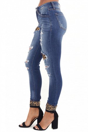 Голубые потертые облегающие джинсы с дырками и заплатками с леопардовым принтом в стиле пэчворк
