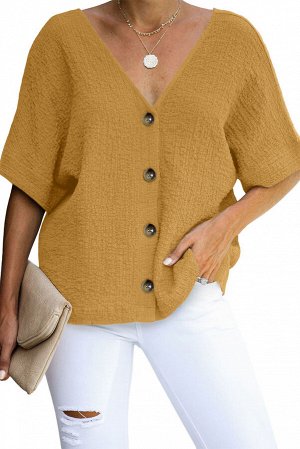 Желтая блузка с глубоким V-образным вырезом и застежкой на пуговицы