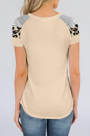 Бежевая футболка с круглым вырезом и леопардово-полосатыми вставками на рукавах реглан