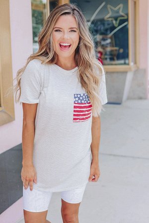 Светло-белая футболка с нагрудным кармашком в цветах американского флага
