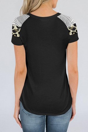 Черная футболка с круглым вырезом и леопардово-полосатыми вставками на рукавах реглан