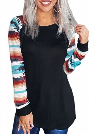 Черный пуловер с рукавами-реглан в разноцветную полоску