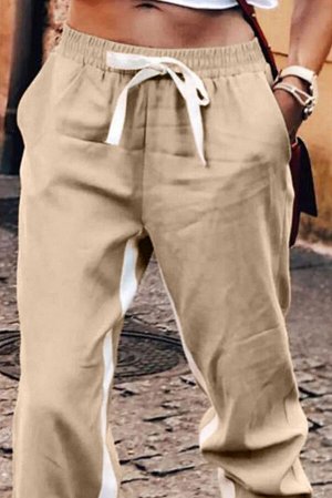 Бежевые штаны с белыми боковыми полосами