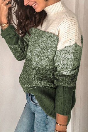 Зелено-белый полосатый вязаный свитер