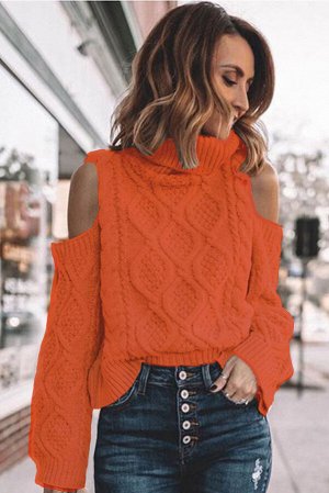 Оранжевый свитер с воротником под горло и открытыми плечами