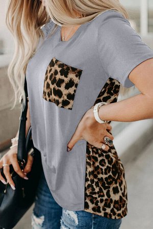 Серая футболка с леопардовой вставкой на спине и нагрудным карманом